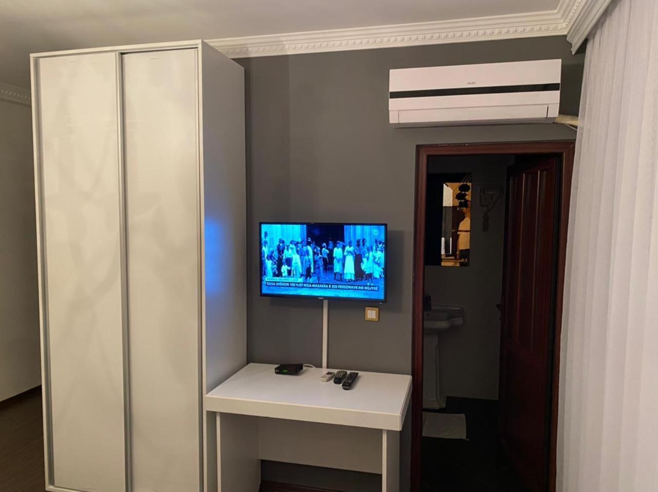 Hotel Adria Pristina Exteriör bild