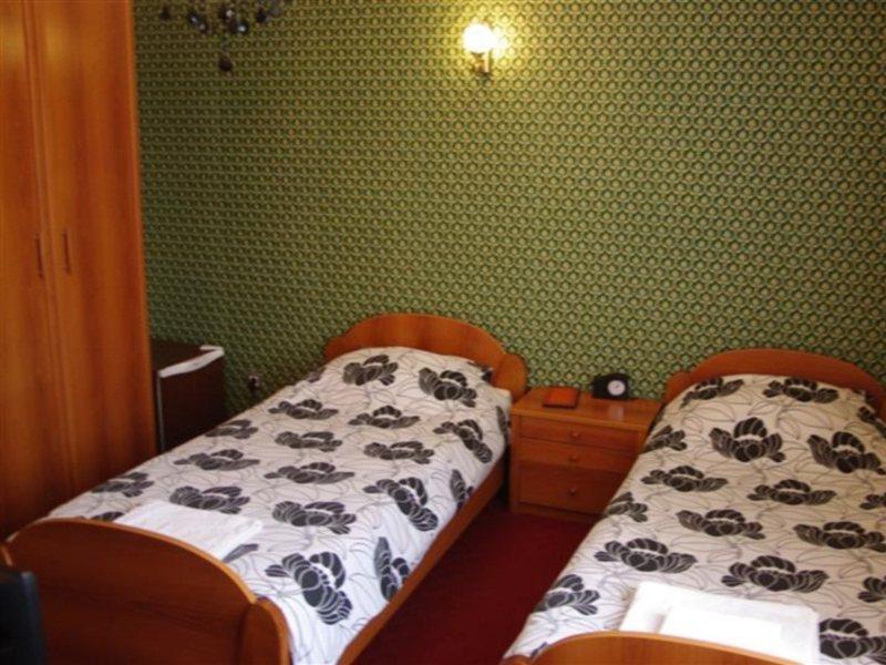 Hotel Adria Pristina Exteriör bild