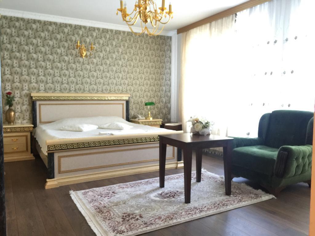 Hotel Adria Pristina Exteriör bild