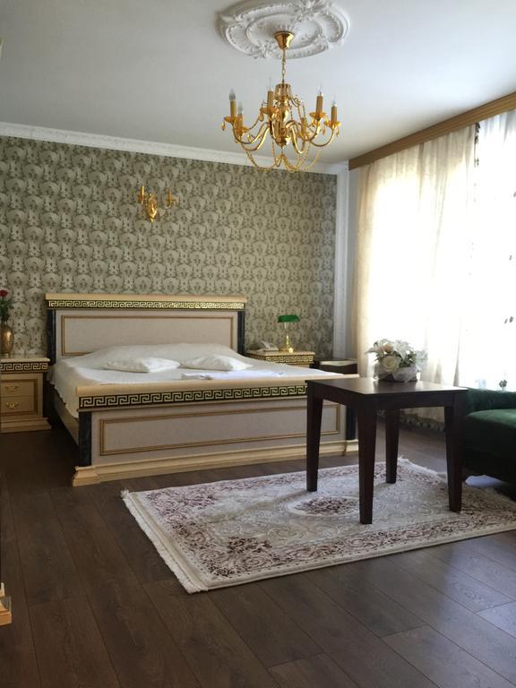 Hotel Adria Pristina Exteriör bild