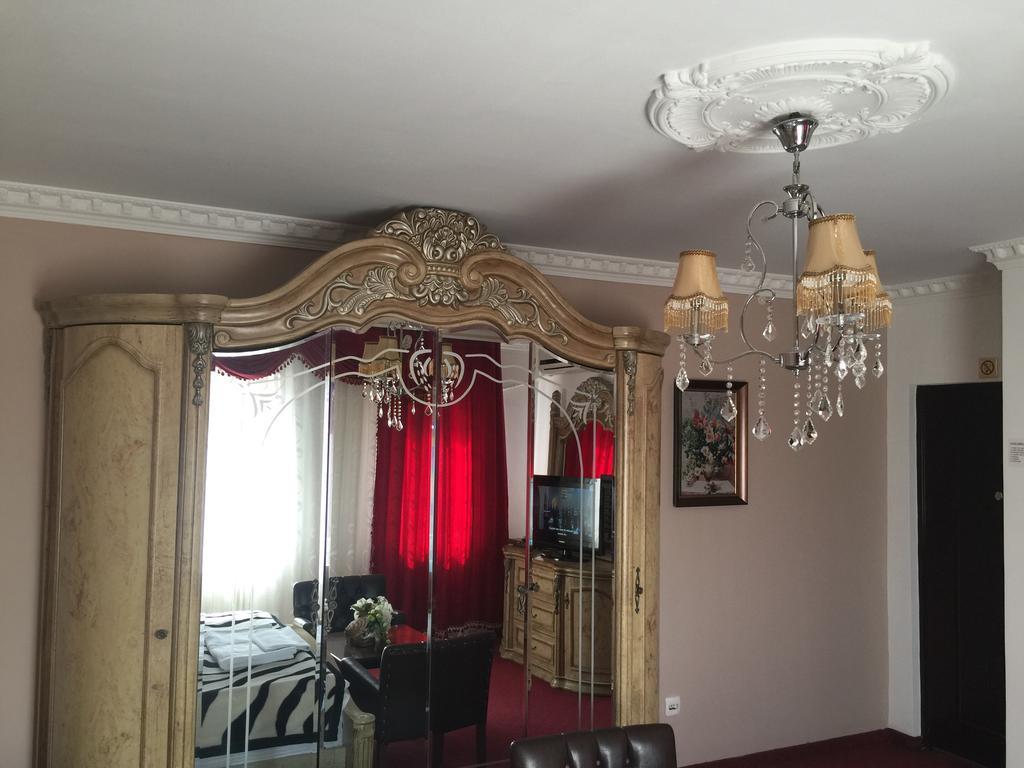 Hotel Adria Pristina Exteriör bild