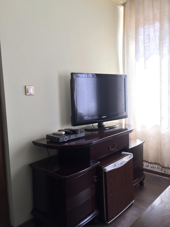 Hotel Adria Pristina Exteriör bild