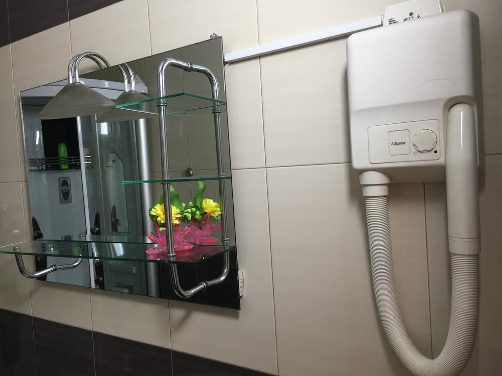 Hotel Adria Pristina Exteriör bild