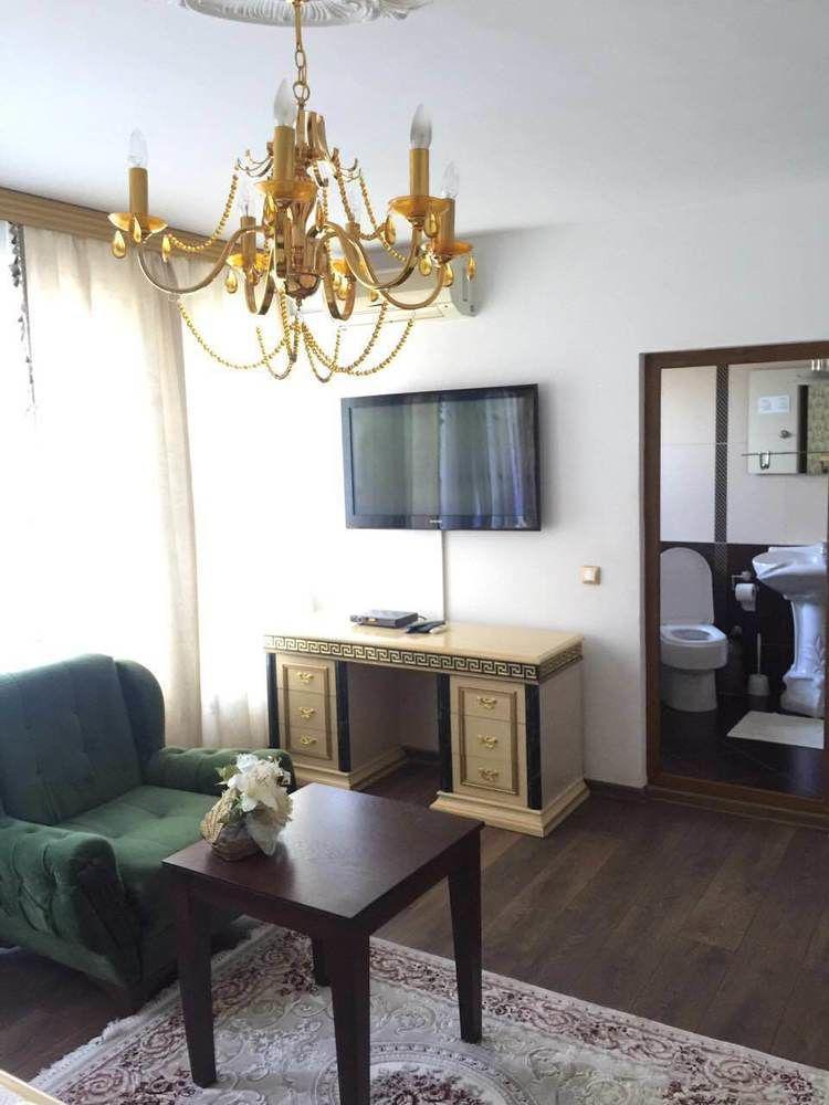 Hotel Adria Pristina Exteriör bild