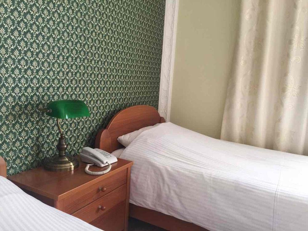 Hotel Adria Pristina Exteriör bild