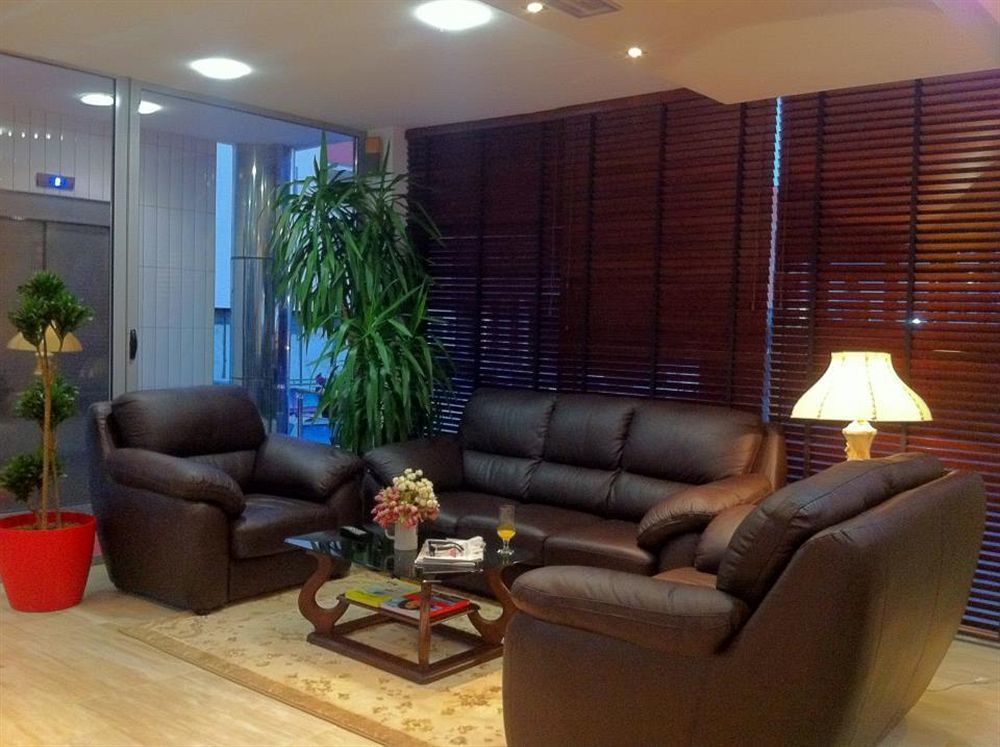 Hotel Adria Pristina Rum bild