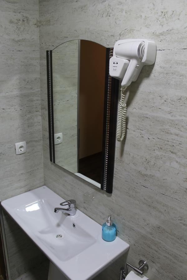 Hotel Adria Pristina Exteriör bild