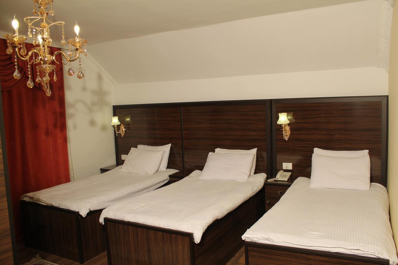 Hotel Adria Pristina Exteriör bild