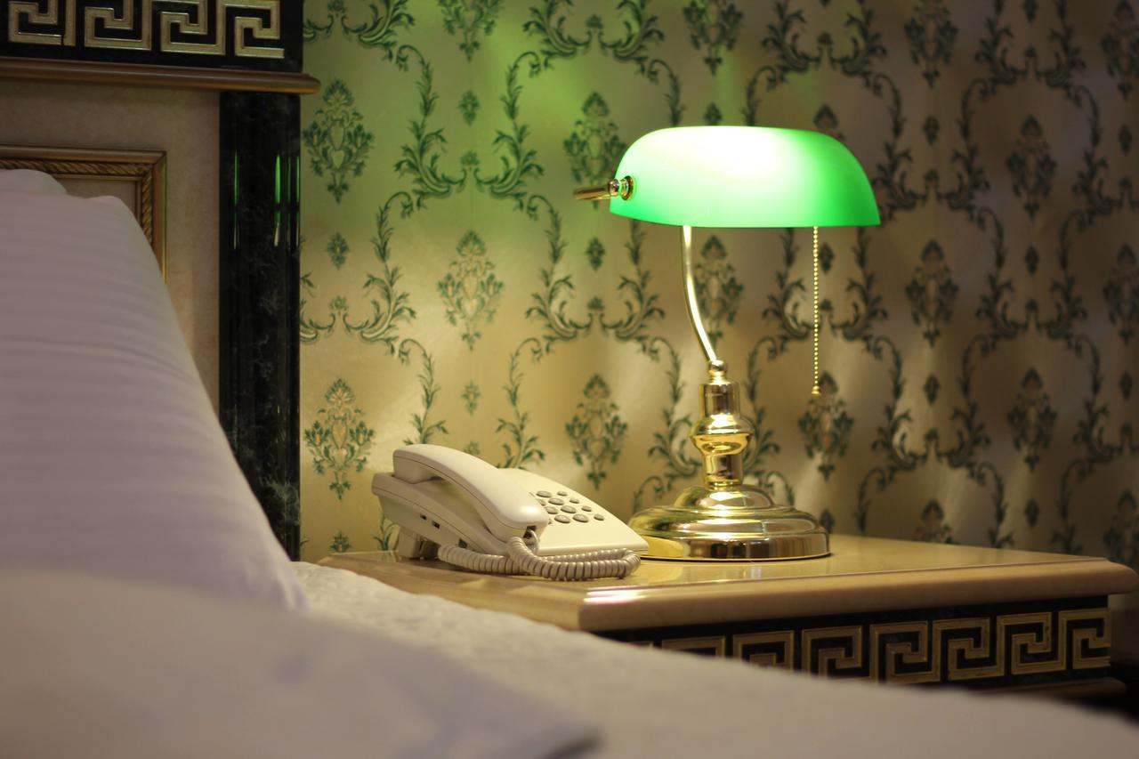Hotel Adria Pristina Exteriör bild