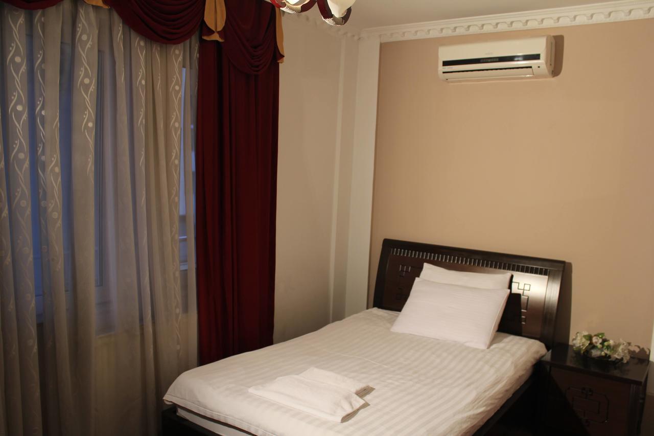 Hotel Adria Pristina Exteriör bild
