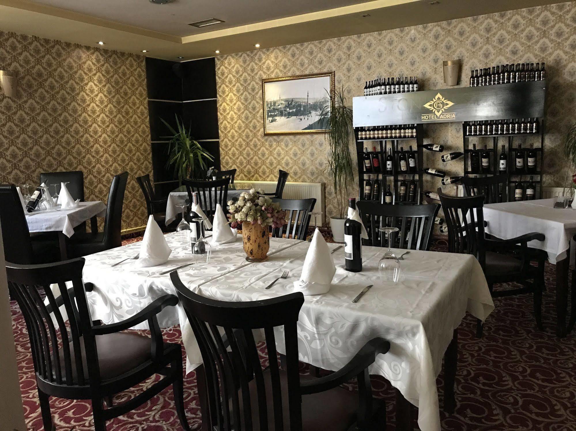 Hotel Adria Pristina Exteriör bild