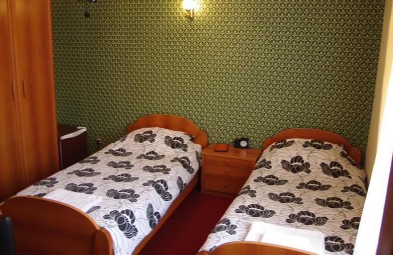Hotel Adria Pristina Exteriör bild